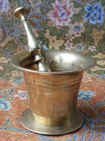 Mooie antieke vijzel uit Engeland met stamper 9,5 cm. 1850. beschikbaar voor biedingen