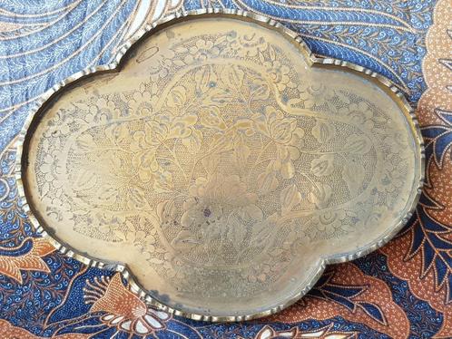 Mooi zwaar antiek Oosters dienblad van bewerkt koper 27,5 cm, Antiek en Kunst, Antiek | Koper en Brons, Koper, Ophalen of Verzenden