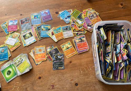 Grote hoeveelheid pokemon kaarten, Hobby en Vrije tijd, Verzamelkaartspellen | Pokémon, Zo goed als nieuw, Ophalen of Verzenden