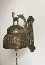 Grote bronzen bel met muurhouder, Antiek en Kunst, Antiek | Koper en Brons, Ophalen of Verzenden