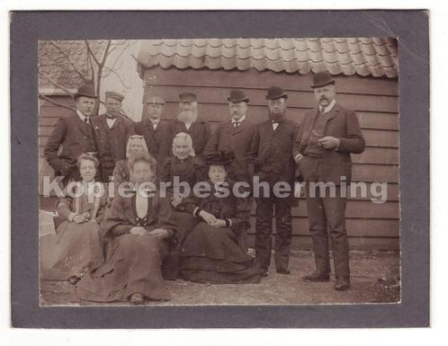 Oude foto groep mensen klederdracht Noord-Holland ?, Verzamelen, Foto's en Prenten, Gebruikt, Foto, Klederdracht, Voor 1940, Verzenden