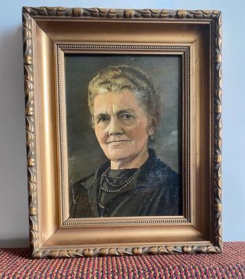 Portret van een statige oudere dame beschikbaar voor biedingen