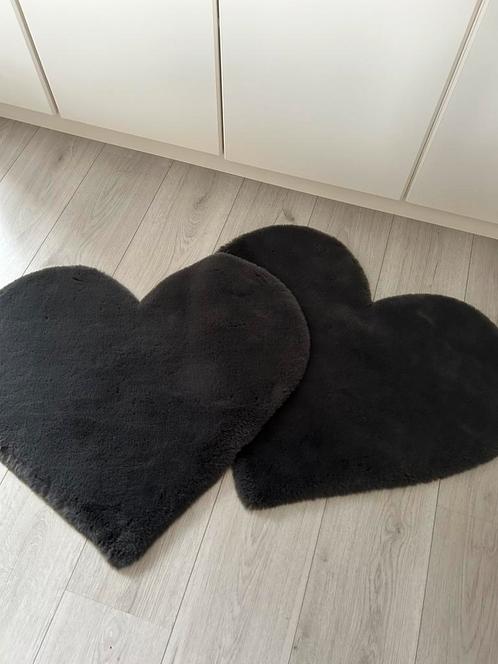 Vloerkleed in hartvorm (2 stuks), Huis en Inrichting, Stoffering | Tapijten en Kleden, Zo goed als nieuw, 50 tot 100 cm, 50 tot 100 cm