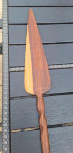Houten speer, Ophalen