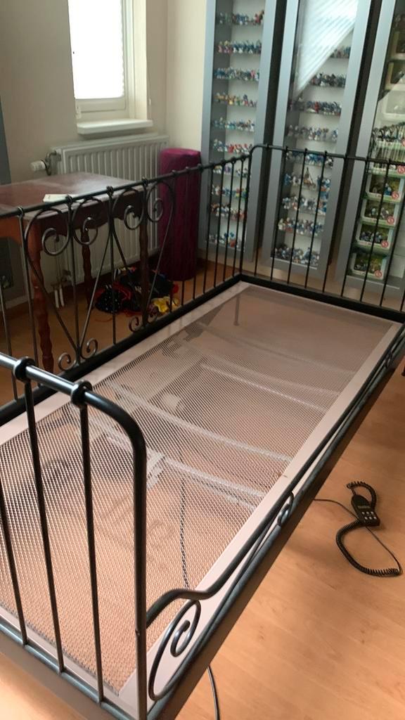 Bedframe IKEA, Huis en Inrichting, Slaapkamer | Bedden, Gebruikt, Eenpersoons, 90 cm, 200 cm, Metaal, Zwart, Ophalen