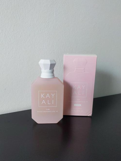 Kayali Yum Boujee Marshmallow 81 eau de parfum 50 ml, Sieraden, Tassen en Uiterlijk, Uiterlijk | Parfum, Zo goed als nieuw, Verzenden