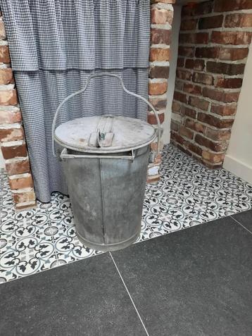 echte oude zinken vuilnisbak retro vuilbak beschikbaar voor biedingen