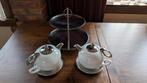 High tea set: theepotjes, kopjes en etagère, Ophalen of Verzenden, Zo goed als nieuw