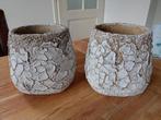 2 mooie aparte bloempotten grijs cement antique, Rond, Ophalen of Verzenden, Zo goed als nieuw, Minder dan 25 cm