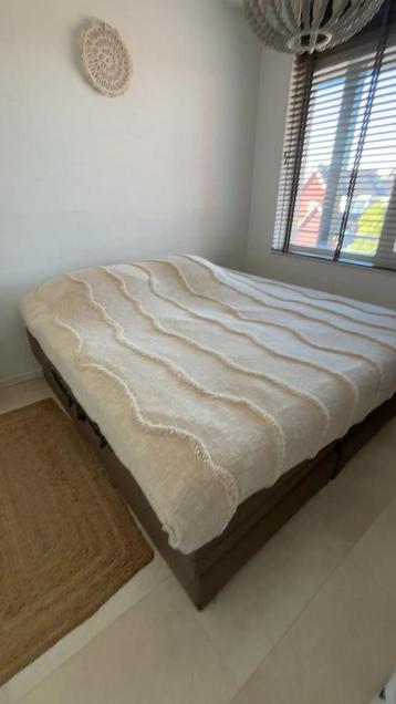 Gratis 2 persoons bed (180x 200)