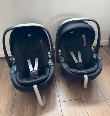 2 x zwarte maxi cosi tweeling als nieuw beschikbaar voor biedingen