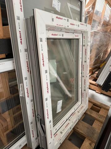 NIEUWE KUNSTSTOF KOZIJN 800x1000 beschikbaar voor biedingen