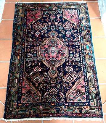 Antiek Handgeknoopt Tapijt beschikbaar voor biedingen