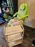 Behandelstoel met lamp en tafeltje