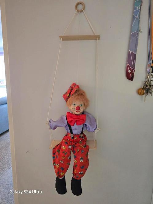 Vintage Clown Pop op Schommel - Handgemaakt-porselein, Antiek en Kunst, Antiek | Speelgoed, Ophalen of Verzenden