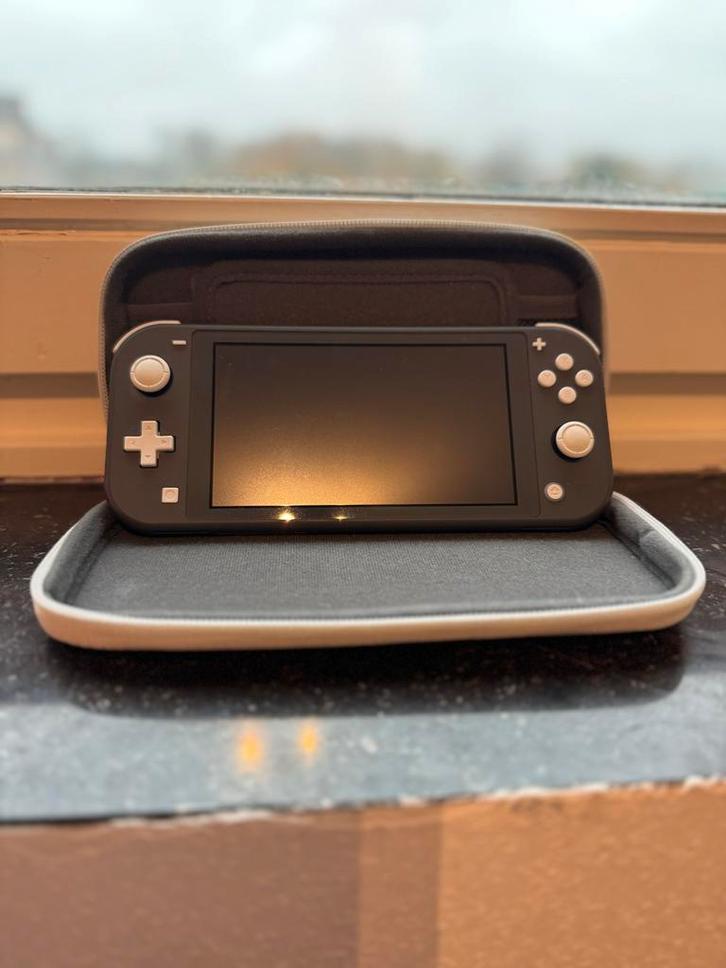 Nintendo Switch Lite Grijs, Spelcomputers en Games, Games | Nintendo Switch, Zo goed als nieuw, Overige genres, 1 speler, Vanaf 7 jaar