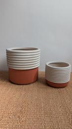 Twee aardewerk plantenpotten, Ophalen, Gebruikt, Rond, Tuin