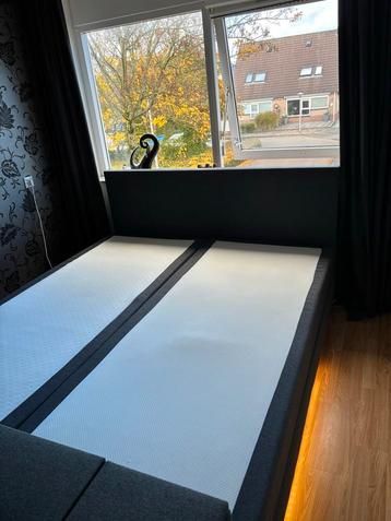 Antraciet Bed 180x210 met Pocketveringmatrassen beschikbaar voor biedingen
