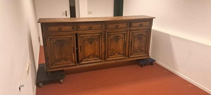 Massief eiken dressoir – klassiek brocante houtsnijwerk, Huis en Inrichting, Kasten | Dressoirs, Gebruikt, 200 cm of meer, 25 tot 50 cm