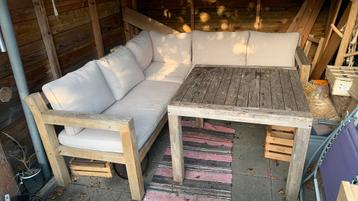 Houten lounge/diner set. beschikbaar voor biedingen