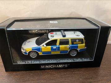 Volvo V70 Estate Traffic Patrol 1:43 Minichamps beschikbaar voor biedingen