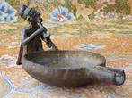 Mooi zwaar antiek brons beeldje uit Afrika van man met pijp., Antiek en Kunst, Kunst | Niet-Westerse kunst, Ophalen of Verzenden
