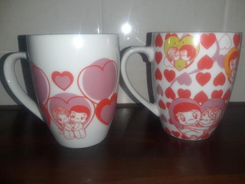 Liefde is... Mokken 2 stuks, Huis en Inrichting, Keuken | Servies, Nieuw, Kop(pen) en/of Schotel(s), Overige stijlen, Porselein
