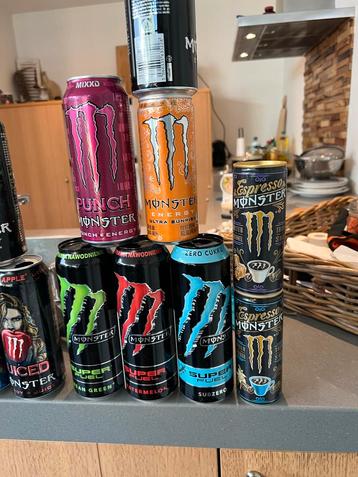 Verzameling monster blikken beschikbaar voor biedingen