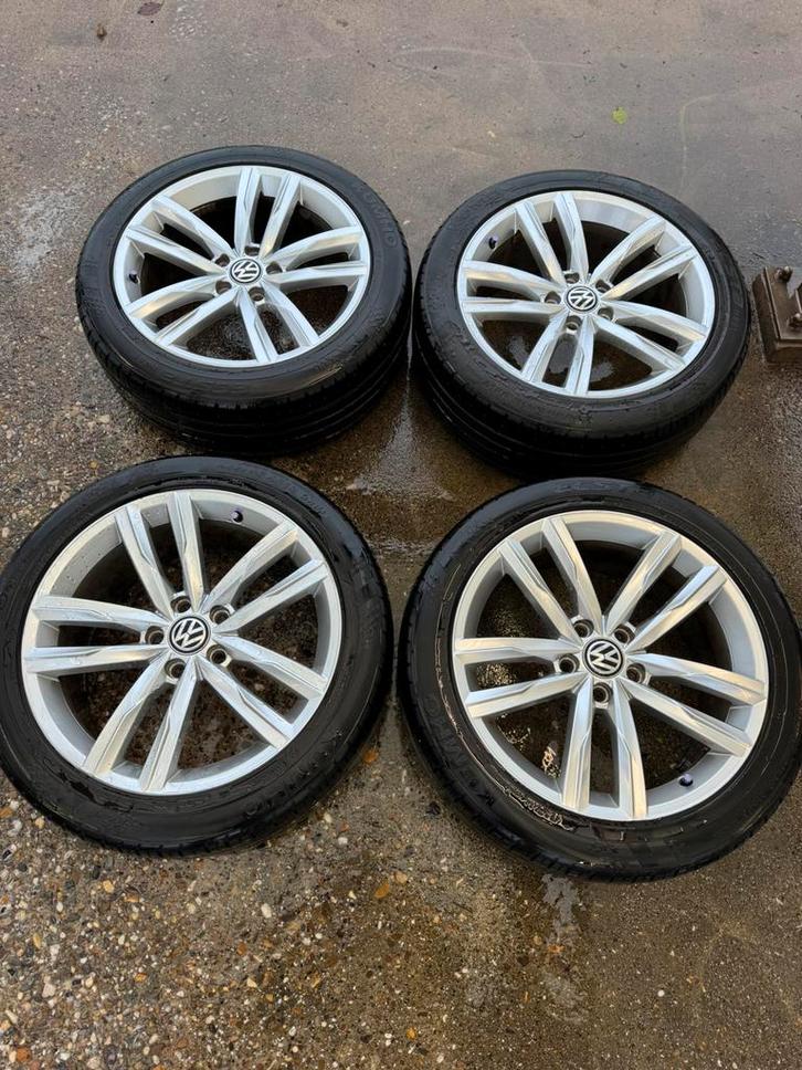 VW Passat B8 GTE 18" Velgen met 235/45 R18 Banden, Auto-onderdelen, Banden en Velgen, Banden en Velgen, Zomerbanden, 18 inch, 235 mm