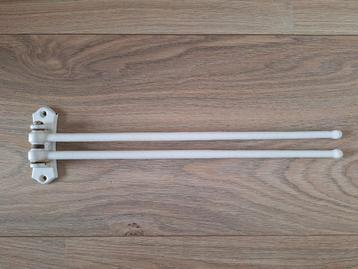 Antiek emaille handdoekenrek beschikbaar voor biedingen