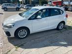 BMW 2 serie Active Tourer 216i met BMW PREMIUM GARANTIE!!!!, Voorwielaandrijving, 65 €/maand, Zwart, Wit
