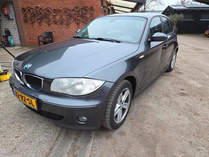 BMW 1-Serie 2.0 118D 2005 Grijs Nieuw apk, Auto's, BMW, Particulier, 1-Serie, Diesel, D, Hatchback, Handgeschakeld, Origineel Nederlands