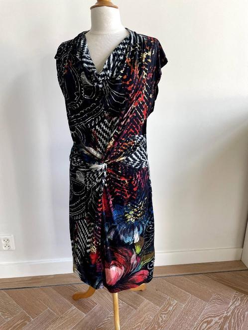 Desigual: Luchtig, veelkleurig zomerjurkje. Maat 42, Kleding | Dames, Jurken, Zo goed als nieuw, Maat 42/44 (L), Knielengte, Ophalen of Verzenden