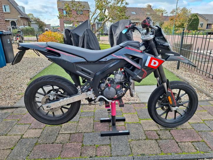 Derbi Senda SM limited ed. X-Treme 2020, Fietsen en Brommers, Brommers | Derbi, Zo goed als nieuw, Maximaal 45 km/u, Ophalen