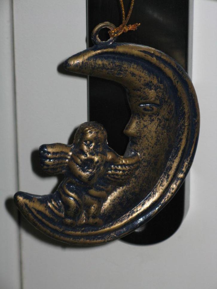 Maanhangertjes (van kunststof) (0194), Hobby en Vrije tijd, Feestartikelen, Zo goed als nieuw, Feestartikel, Kerst of Sinterklaas