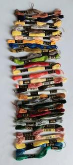 Doosje met DMC Borduurgaren, Ophalen of Verzenden, Borduurgaren of Zijde