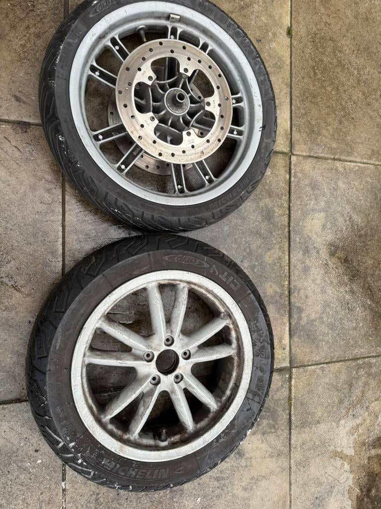 Beverly 500 velgenset, Motoren, Ophalen