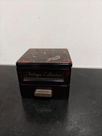 sieraden / speeldoosje beschikbaar voor biedingen