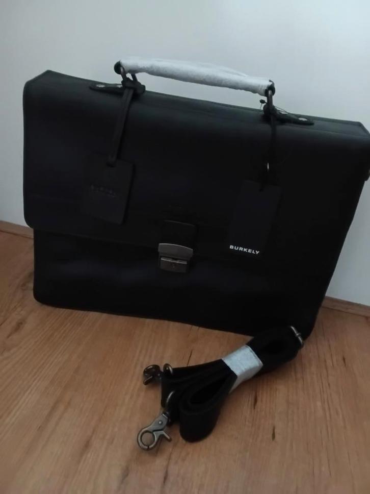 Nieuwe zwart leren Burkely tas., Computers en Software, Laptoptassen, Zo goed als nieuw, Aktetas, Ophalen of Verzenden
