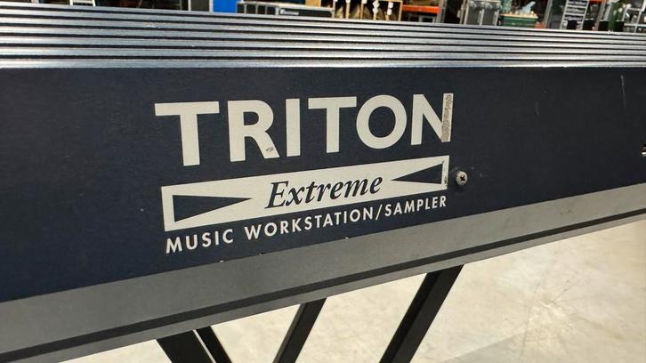 Korg Triton Extreme 88 Workstation/Sampler, Muziek en Instrumenten, Synthesizers, Gebruikt, 88 toetsen, Korg, Met midi-aansluiting