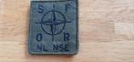 5 x 5 borstembleem SFOR NL NSE, Verzamelen, Militaria | Algemeen, Ophalen of Verzenden, Landmacht, Nederland, Embleem of Badge
