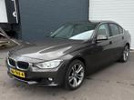 BMW 3-serie 320i High Executive AUTOMAAT/LEDER/NAVI/CRUISE/K, Auto's, BMW, Automaat, Euro 5, Achterwielaandrijving, 4 cilinders