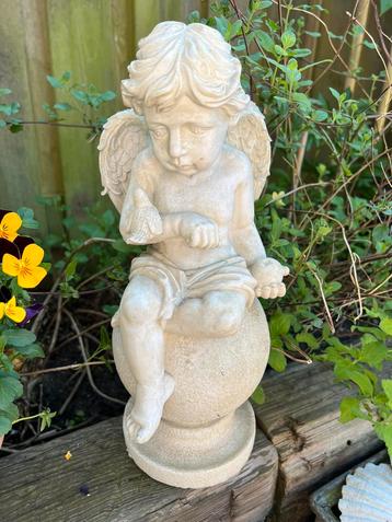 Mooi Groot Tuinbeeld Engel met Vogel op Bal Kunststof 38cm beschikbaar voor biedingen