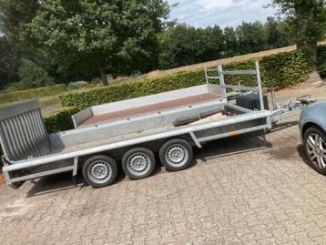 Drie-assige Machine Aanhangwagen Henra 3500 kg beschikbaar voor biedingen