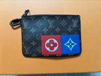 Louis Vuitton Zipped Pouch Monogram Logo Story MM Brown, Sieraden, Tassen en Uiterlijk, Portemonnees, Ophalen of Verzenden, Zo goed als nieuw