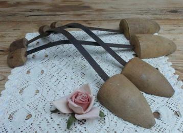 Nog 1 set oude schoenspanners, leuk ter decoratie beschikbaar voor biedingen