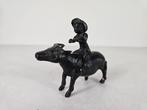 Man met fluit op yak, brons, China, eerste helft 20e eeuw, Ophalen of Verzenden