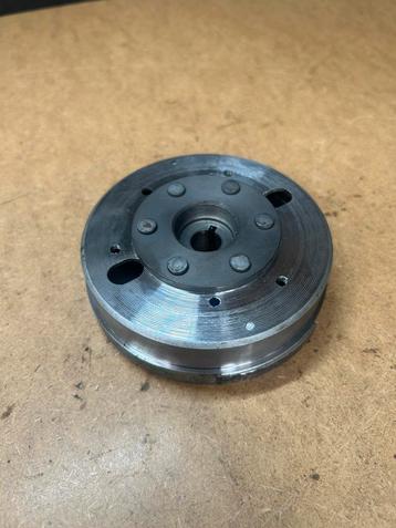 Afgedraaid vliegwiel 4V | OEM 638953 beschikbaar voor biedingen