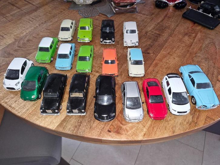 17 autootjes 1:32 en  3 x 1:28, Hobby en Vrije tijd, Modelauto's | 1:32, Nieuw, Auto, Overige merken, Ophalen of Verzenden