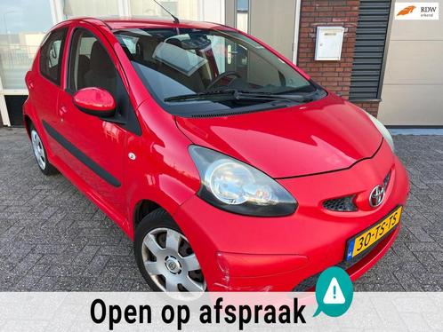 Toyota Aygo 1.0-12V + / 5DRS / Airco / NAP, Auto's, Toyota, Bedrijf, Te koop, Aygo, ABS, Airbags, Airconditioning, Centrale vergrendeling